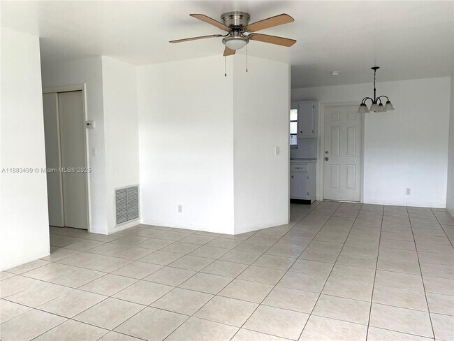 2523 Thomas St in Hollywood, FL - Building Photo - Building Photo