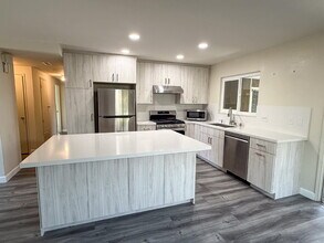 1730 W Hemlock St in Oxnard, CA - Building Photo - Building Photo
