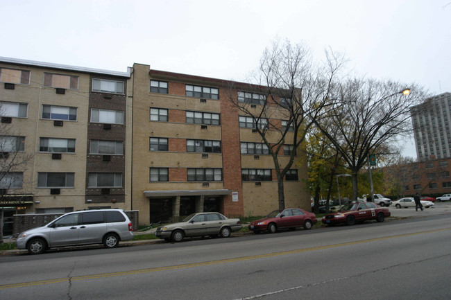 Matanic Apartments in Chicago, IL - Foto de edificio - Building Photo