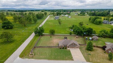 13427 Meadow Ridge in Fayetteville, AR - Building Photo - Building Photo