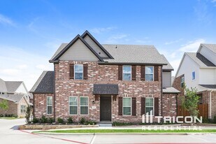 1113 Fallgate Dr in Saginaw, TX - Building Photo