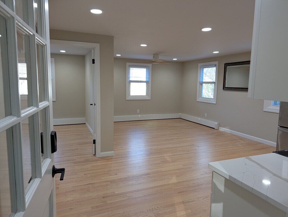 63 Buttles Rd, Unit Buttles Rd In-law in Granby, CT - Foto de edificio