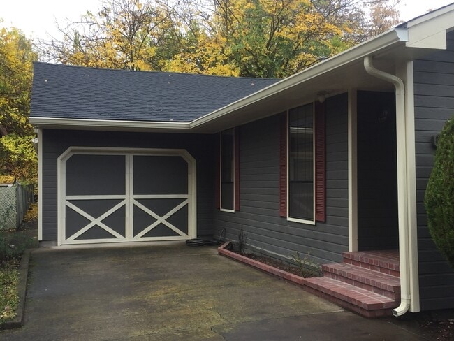 R122 Vancouver Ave in Medford, OR - Building Photo - Building Photo