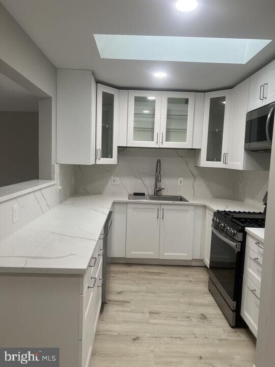 3 Lakecrest Cir in Greenbelt, MD - Building Photo