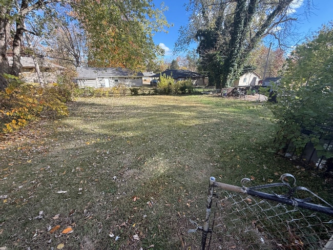 10112 Cloverdale Dr in St. Louis, MO - Foto de edificio - Building Photo