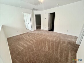 3911 Trail de Paris in New Braunfels, TX - Foto de edificio - Building Photo