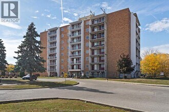 120 Pickering Dr in Amherstburg, ON - Building Photo - Building Photo