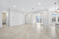 6549 Dominica Dr in Naples, FL - Foto de edificio - Building Photo