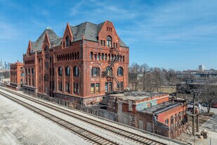Main Building in Chicago, IL - Building Photo