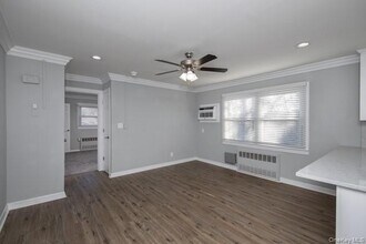 10 Laramie Rd in West Babylon, NY - Building Photo - Building Photo