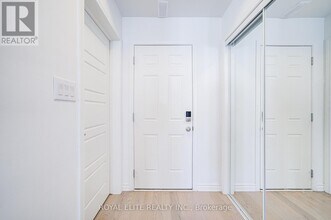 1374 William Halton Pkwy in Oakville, ON - Building Photo - Building Photo