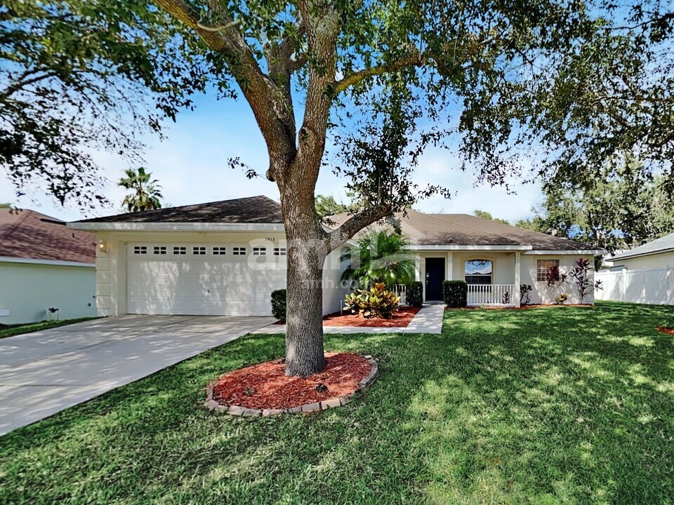 1913 Southern Oak Loop in Minneola, FL - Foto de edificio