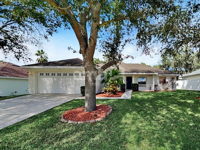 property at 1913 Southern Oak Loop