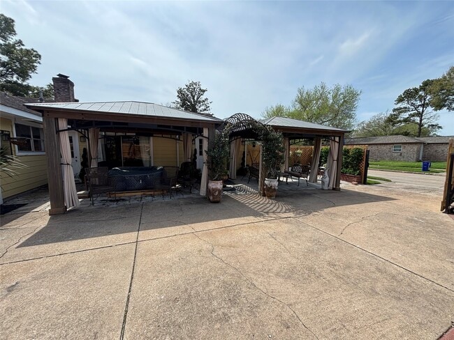 14110 Ella Lee Ln in Houston, TX - Building Photo - Building Photo
