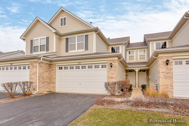 371 Chesapeake Ln in Oswego, IL - Building Photo