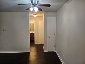 1500 Light Road in Oswego, IL - Foto de edificio - Building Photo