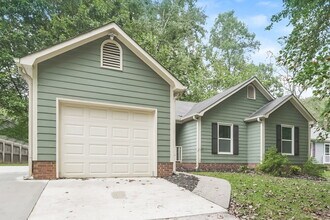 7317 Rockwood Forest Ln in Charlotte, NC - Building Photo - Building Photo