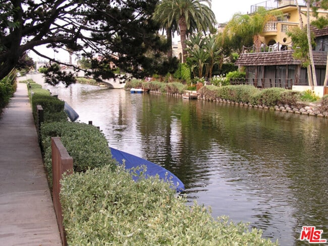 420 Sherman Canal in Los Angeles, CA - Building Photo - Building Photo