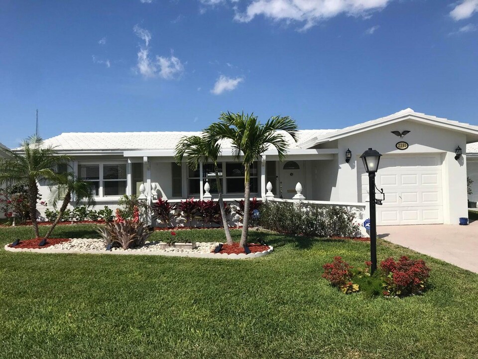 2391 SW 11th Ave in Boynton Beach, FL - Building Photo