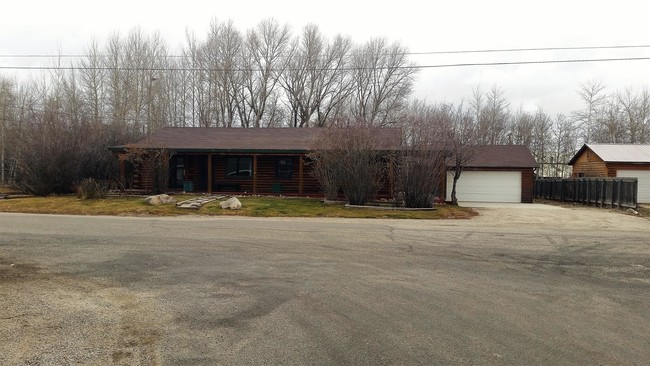 1021 Crear Ln in Pinedale, WY - Foto de edificio - Building Photo