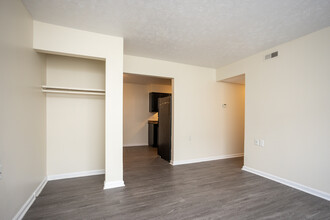 Professional Park Townhomes & Apartments in Marion, OH - Building Photo - Interior Photo