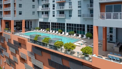 Motion at Dadeland in Miami, FL - Foto de edificio - Building Photo