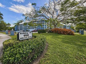 950 Hillcrest Dr in Hollywood, FL - Building Photo