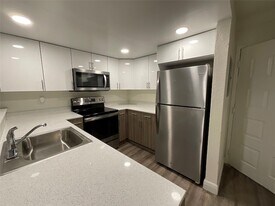 19455 NE 10th Ave, Unit 4-306 in Miami, FL - Building Photo