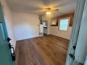 459 SE Washington St in Dallas, OR - Building Photo - Building Photo