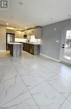 5 Cunningham St in Thorold, ON - Building Photo - Building Photo