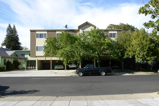 130 Arch St in Redwood City, CA - Foto de edificio - Building Photo