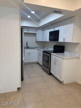 1632 S River Dr in Tempe, AZ - Foto de edificio - Building Photo
