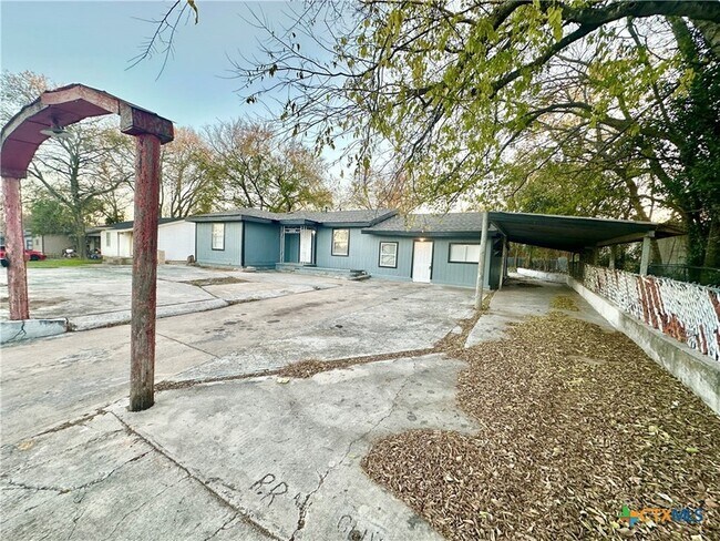 104 E Fowler Ave in Killeen, TX - Foto de edificio - Building Photo