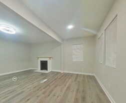 249 Laurel Ave SW in Atlanta, GA - Building Photo