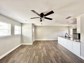 300 Pecan St in Gilmer, TX - Building Photo - Building Photo