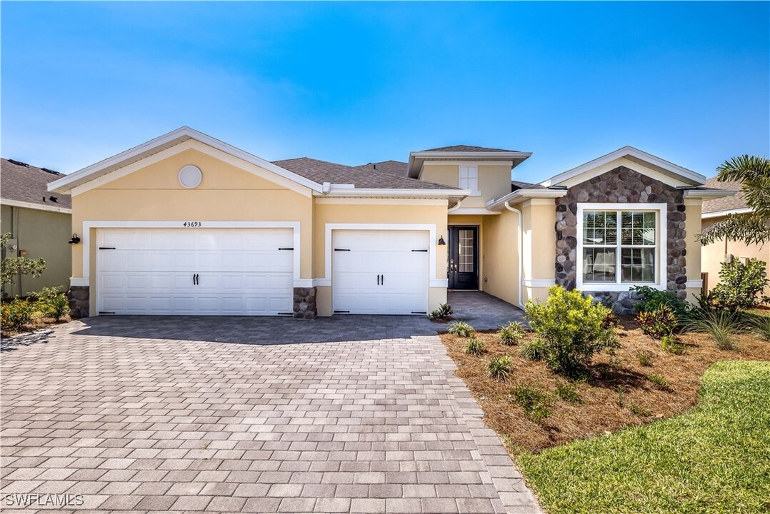 43693 Tree Top Trl in Punta Gorda, FL - Foto de edificio