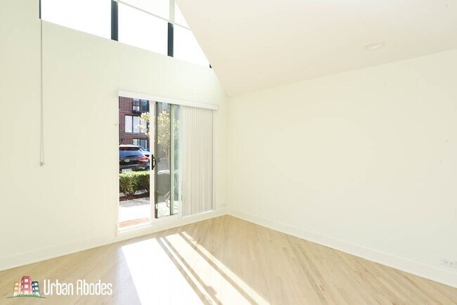 935 W Grace St, Unit A05C in Chicago, IL - Building Photo - Building Photo