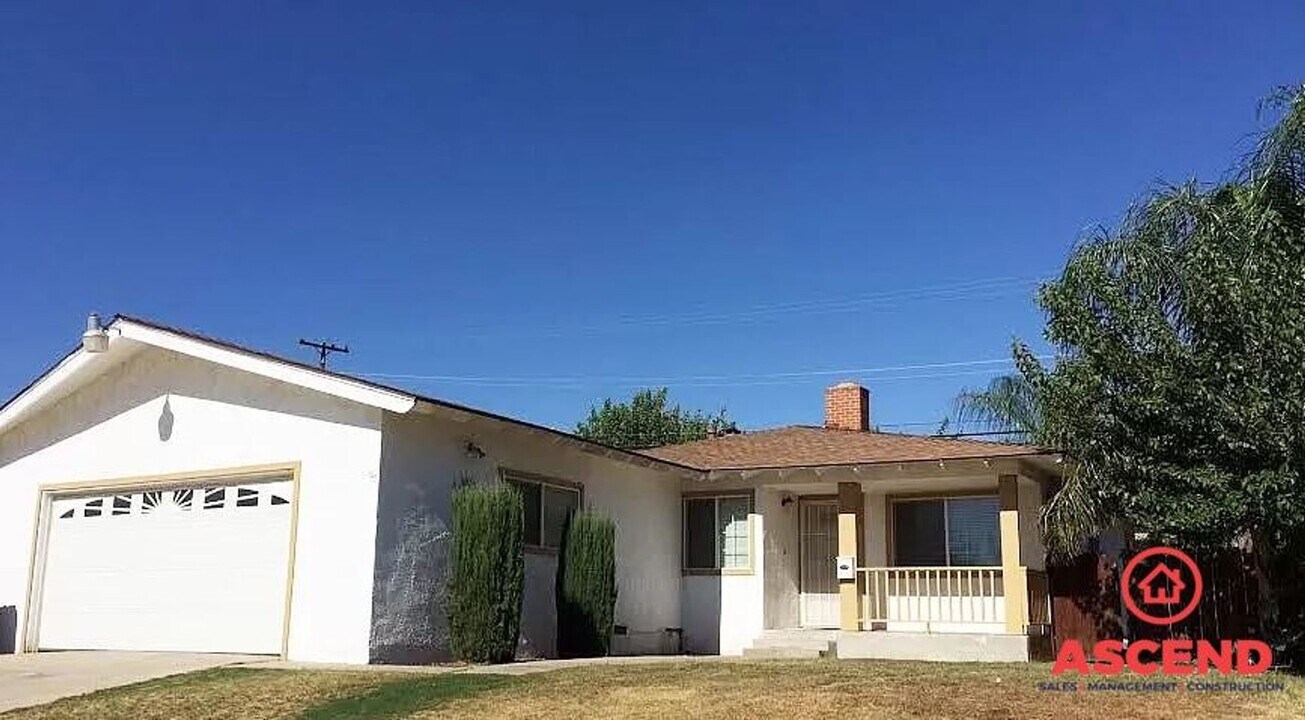 3117 Caliente St in Bakersfield, CA - Building Photo