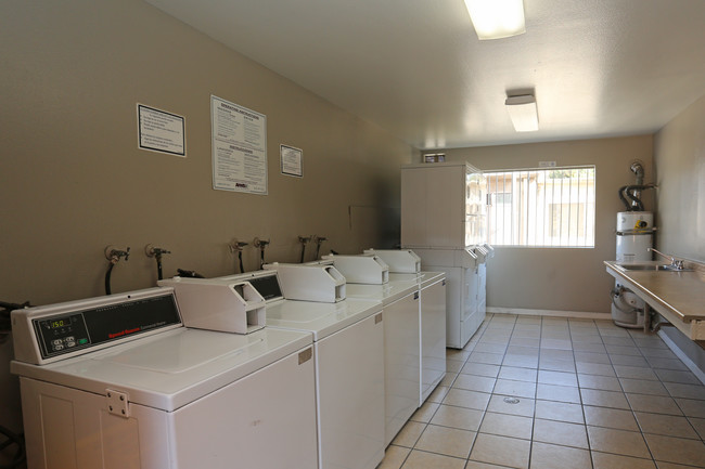 Rose Pointe Orizaba in Long Beach, CA - Building Photo - Interior Photo