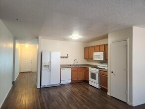 5833 Sandoval Dr NE in Rio Rancho, NM - Building Photo - Building Photo