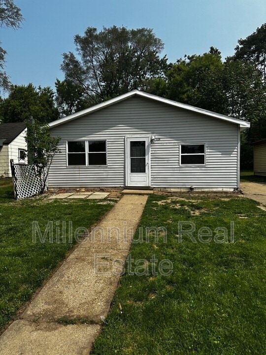 104 W Mansfield Ave in Pontiac, MI - Building Photo