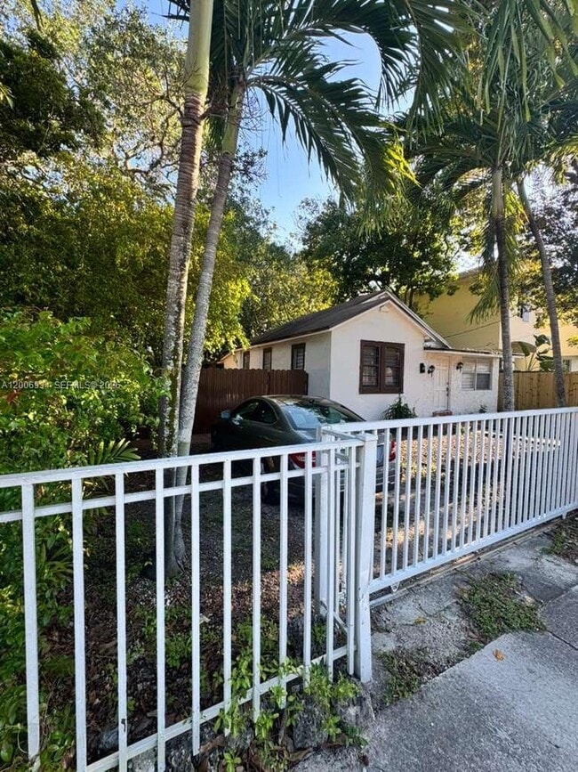 18 NW 57th St in Miami, FL - Building Photo - Building Photo