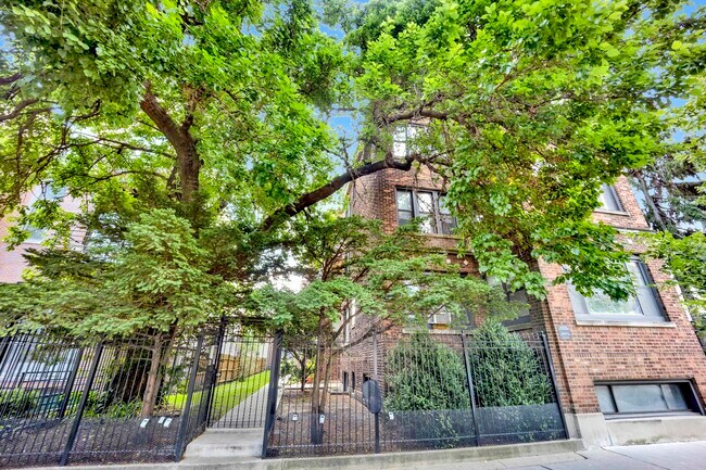 property at 1469 W Carmen Ave