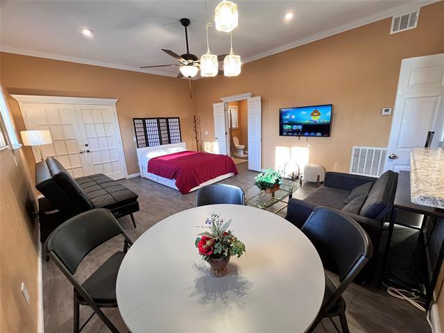 property at 10480 Parkview Cir