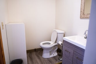 1267 Elm St in Manchester, NH - Foto de edificio - Building Photo