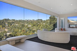 9716 Oak Pass Rd in Beverly Hills, CA - Building Photo - Building Photo