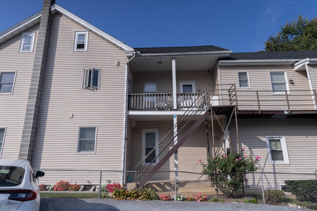 48 N Church St, Unit 2
