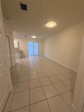 11104 W 33rd Way in Hialeah, FL - Building Photo - Building Photo