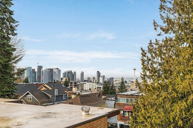 1002 Boylston Ave E in Seattle, WA - Building Photo - Building Photo