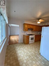 242 Highland Rd W in Hamilton, ON - Building Photo - Building Photo